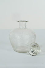 Load image into Gallery viewer, Decanter with Etched Flowers