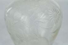 Load image into Gallery viewer, Decanter with Etched Flowers