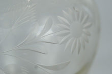 Load image into Gallery viewer, Decanter with Etched Flowers