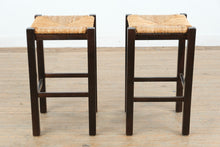 Load image into Gallery viewer, Pair Counter Height Rush Seat Bar Stools Dark Wood 25 Inch