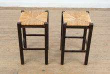 Load image into Gallery viewer, Pair Counter Height Rush Seat Bar Stools Dark Wood 25 Inch