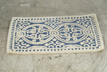 Load image into Gallery viewer, Safavieh Cambridge CAM123G Navy Ivory Wool Accent Rug 2x3 Hand Tufted