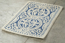 Load image into Gallery viewer, Safavieh Cambridge CAM123G Navy Ivory Wool Accent Rug 2x3 Hand Tufted