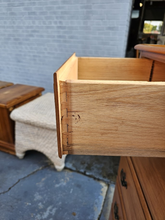 Load image into Gallery viewer, Sumter Cabinet Co. Chest of Drawers – Solid Wood 5-Drawer Chest