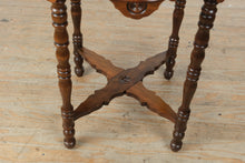 Load image into Gallery viewer, Traditional Solid Wood Round Side Table with Scalloped Edge Top