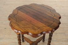 Load image into Gallery viewer, Traditional Solid Wood Round Side Table with Scalloped Edge Top