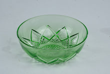 Load image into Gallery viewer, Hazel Atlas Diamond Arches Green Depression Glass Bowl Vintage 8 Inch