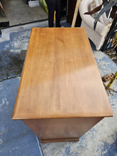 Load image into Gallery viewer, Sumter Cabinet Co. Chest of Drawers – Solid Wood 5-Drawer Chest