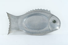 Load image into Gallery viewer, Arthur Court 1975 Vintage Aluminum Fish Serving Platter Green Stone Eye 25 Inch