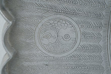 Load image into Gallery viewer, Arthur Court 1975 Vintage Aluminum Fish Serving Platter Green Stone Eye 25 Inch