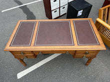 Load image into Gallery viewer, American Drew Oak Writing Desk with Leather Inlaid Top & Gold Tooling
