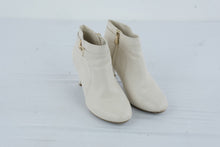 Load image into Gallery viewer, Bandolino Womens White Leather Ankle Booties Kitten Heel Side Zip Size 8M