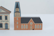 Load image into Gallery viewer, Vintage Cats Meow Williamsburg Village Wood Buildings Lot of 4 1987 1993