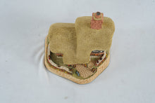 Load image into Gallery viewer, David Winter Blossom Cottage British Traditions Handmade Figurine England