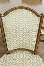 Load image into Gallery viewer, Bodart Mid Century Modern Dining Table and Chairs Set with Carved Base