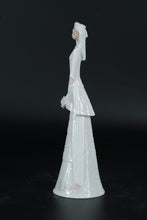 Load image into Gallery viewer, Lladró Bridal Bell (#6200) – Retired Porcelain Figurine (1995–2002)