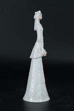 Load image into Gallery viewer, Lladró Bridal Bell (#6200) – Retired Porcelain Figurine (1995–2002)