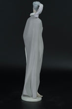 Load image into Gallery viewer, Lladró Caped Gentleman #4637 | Retired Matte Finish Figurine (1969–1972) | 11" Tall
