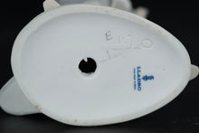 Load image into Gallery viewer, Lladró Caped Gentleman #4637 | Retired Matte Finish Figurine (1969–1972) | 11" Tall