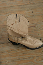 Load image into Gallery viewer, Shyanne Slouchy Tan Leather Western Boots – Women’s Size 8