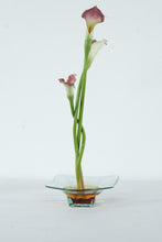 Load image into Gallery viewer, Caithness Botanical Gardens Calla Lily Art Glass Vase Sculpture Square Base