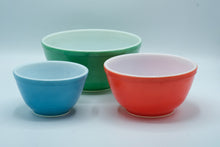 Load image into Gallery viewer, Pyrex Primary Colors Mixing Bowls – 401 Blue, 402 Green, 403 Red – Nesting Set – USA