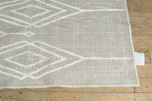 Load image into Gallery viewer, Diamond Ruggable - 5' x 7'