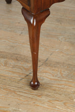 Load image into Gallery viewer, Henkel Harris Flip-Top Vanity in Mahogany – Queen Anne Style
