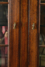 Load image into Gallery viewer, Henredon Natchez Collection Mahogany China Cabinet with Lighted Display