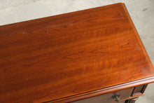Load image into Gallery viewer, Hooker Furniture Leesburg Traditional Mahogany Dresser