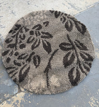 Load image into Gallery viewer, Safavieh Florida Shag Round Area Rug Gray Brown Leaf Pattern 4 ft Used