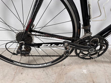 Load image into Gallery viewer, Fuji Roubaix 2 0 Road Bike 56cm Aluminum Frame Shimano 105 Carbon Fork