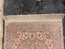 Load image into Gallery viewer, Karastan 712 Green Medallion Kirman Wool Rug 3x5 Sage Pink Floral