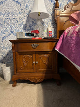 Load image into Gallery viewer, Pair of Lexington Furniture “Victorian Sampler” Oak Nightstands