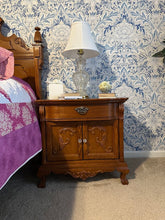 Load image into Gallery viewer, Pair of Lexington Furniture “Victorian Sampler” Oak Nightstands