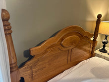 Load image into Gallery viewer, Samuel Lawrence Furniture Solid Oak Queen Bed with Turned Posts