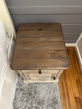 Load image into Gallery viewer, Kincaid Weatherford Chairside Table in Cornsilk Finish Model 75-026