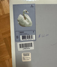 Load image into Gallery viewer, Lladró “Swan with Wings Spread” Porcelain Figurine (Model 05231) – Elegant White Collectible with Original Box