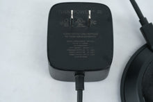 Load image into Gallery viewer, Insignia Fast Charge Qi Wireless Charging Pad NS-MWPC5CUC with Adapter