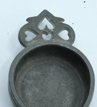 Load image into Gallery viewer, Vintage L B Smith Co Boston Pewter Porringer Bowl 121 Heart Handle