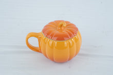 Load image into Gallery viewer, Le Creuset Pumpkin Coffee Mug With Lid Persimmon Orange 14 Ounce Stoneware