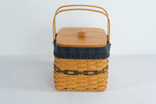 Load image into Gallery viewer, Longaberger Collectors Club 1998 Basket – Collectors Edition with Liner & Lid