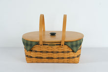 Load image into Gallery viewer, Longaberger Traditions Collection Generosity Basket with Lid, Liner & Protector (1999 Edition)