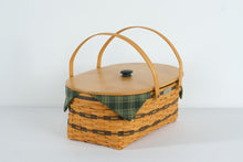 Load image into Gallery viewer, Longaberger Traditions Collection Generosity Basket with Lid, Liner & Protector (1999 Edition)