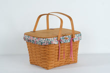 Load image into Gallery viewer, Longaberger Large Picnic Basket 10324 with Lid, Liner & Protector