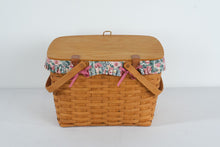 Load image into Gallery viewer, Longaberger Large Picnic Basket 10324 with Lid, Liner & Protector