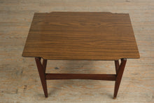 Load image into Gallery viewer, Mid-Century Modern Walnut Coffee Table