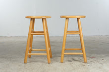 Load image into Gallery viewer, Pair Solid Oak 24 Inch Counter Height Bar Stools Round Seats Natural Finish