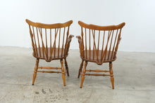 Load image into Gallery viewer, Set of 6 Vintage Taylor-Jamestown Solid Maple Windsor Dining Chairs