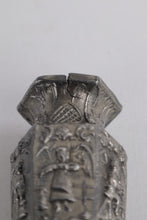 Load image into Gallery viewer, Metal Story Board Bud Vase